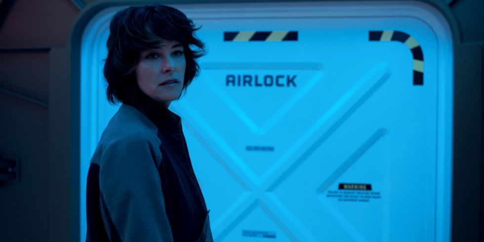 The character of Dr. Smith just plain sucks in the <em>Lost in Space</em> reboot. At least it's not actor Parker Posey's fault.
