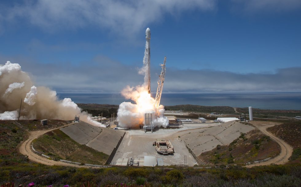 In Absence Of Fog, The Images From A SpaceX Launch Tuesday Are Stunning ...