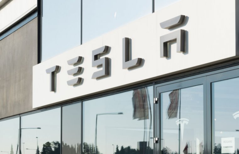 A store front with Tesla's name on it