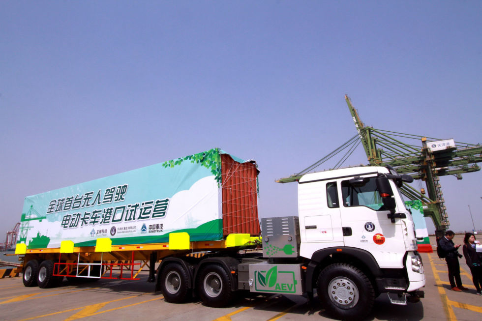 A self-driving electric truck moves a shipping container during its trial run at Tianjin Port on April 12, 2018 in Tianjin, China. 