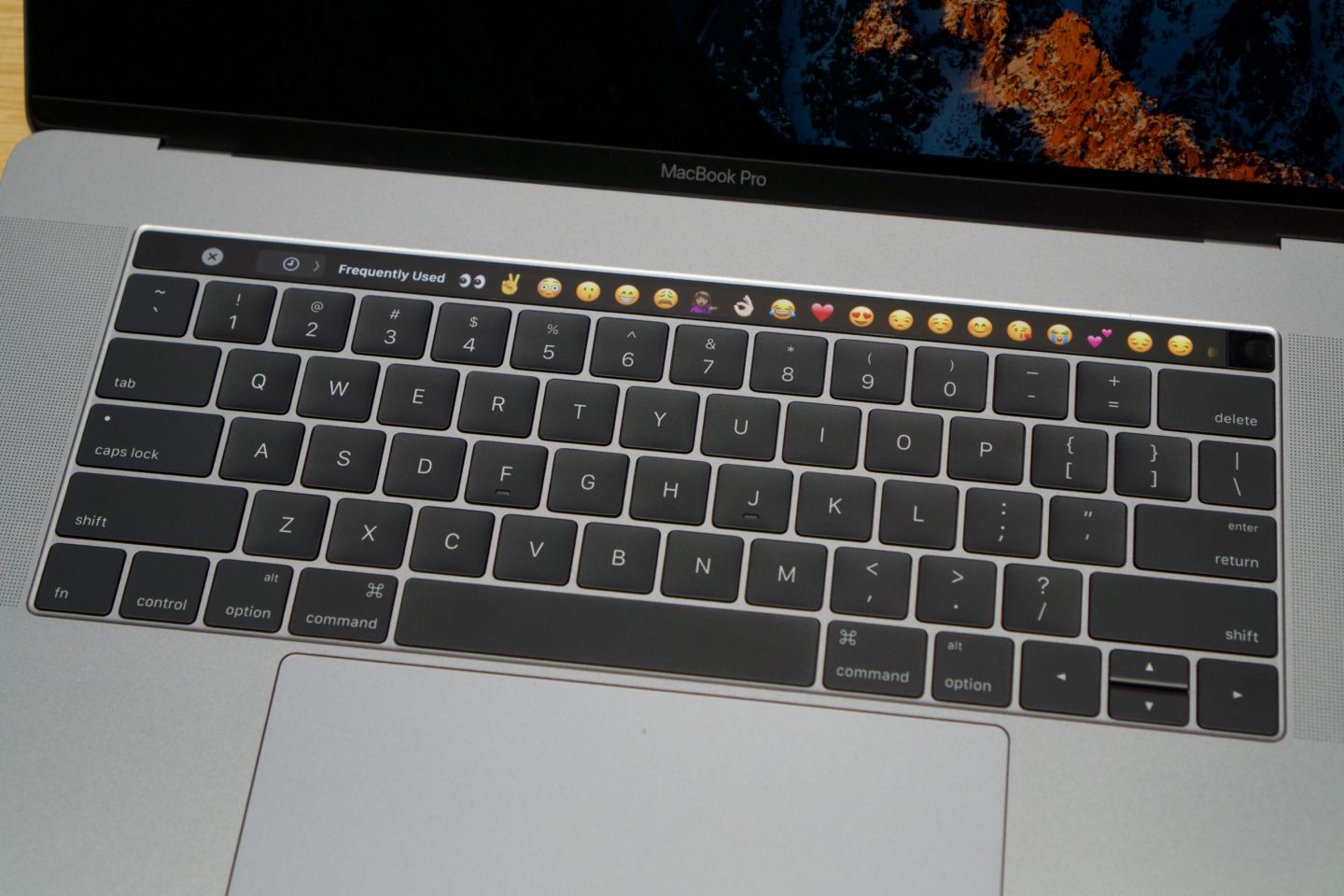 macbook pro keyboard apple response