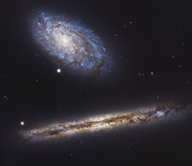 ngc4302_ngc4298-hst-6576x7614_print-800x