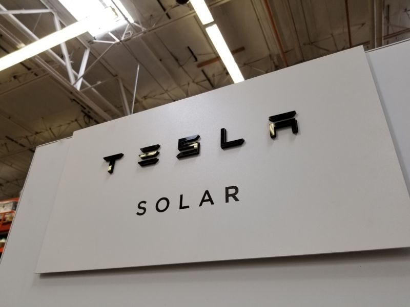 Report Tesla To Slash Solar Panel Prices To Stymie Market