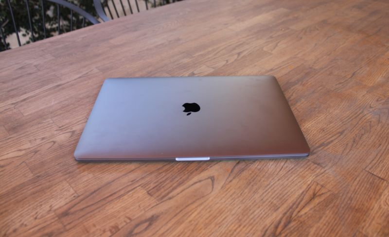 2018-MacBook-Pro-lid-closed-800x488.jpg