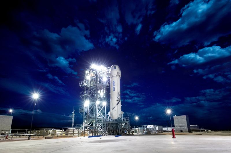 New Shepard on the launch pad the morning of Mission 8, April 29, 2018.