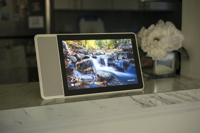 Lenovo smart display multi best sale room audio