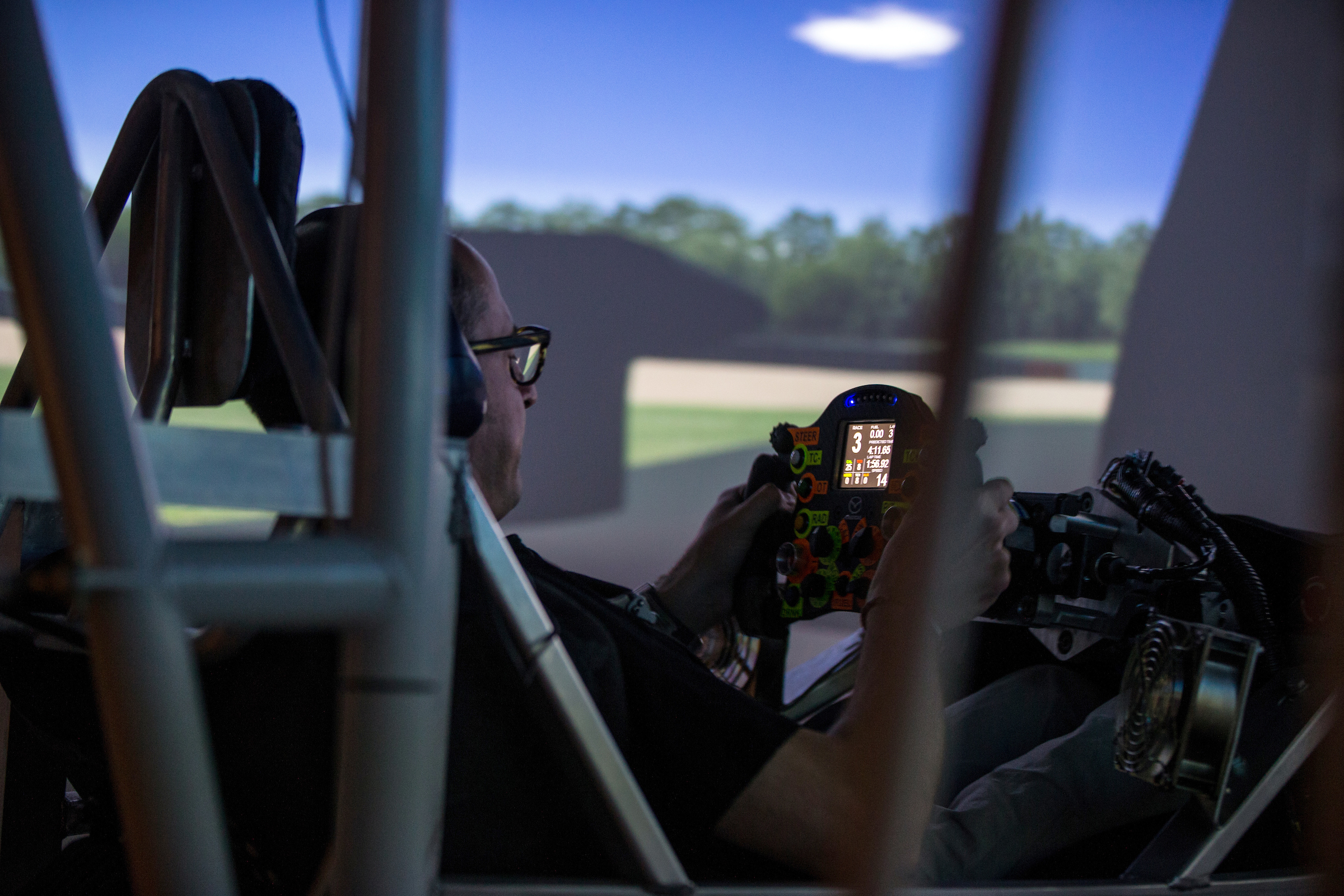 Jonathan Gitlin in the Multimatic DIL simulator