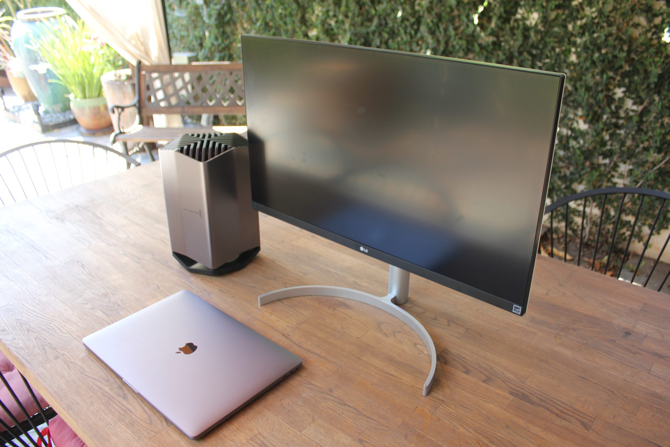 Blackmagic external GPU review: A very Apple graphics solution - Ars ...