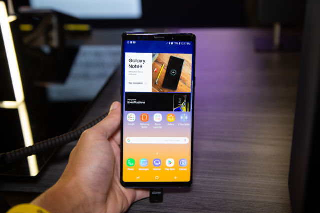 Galaxy Note9 hands-on—Samsung ships a bigger battery