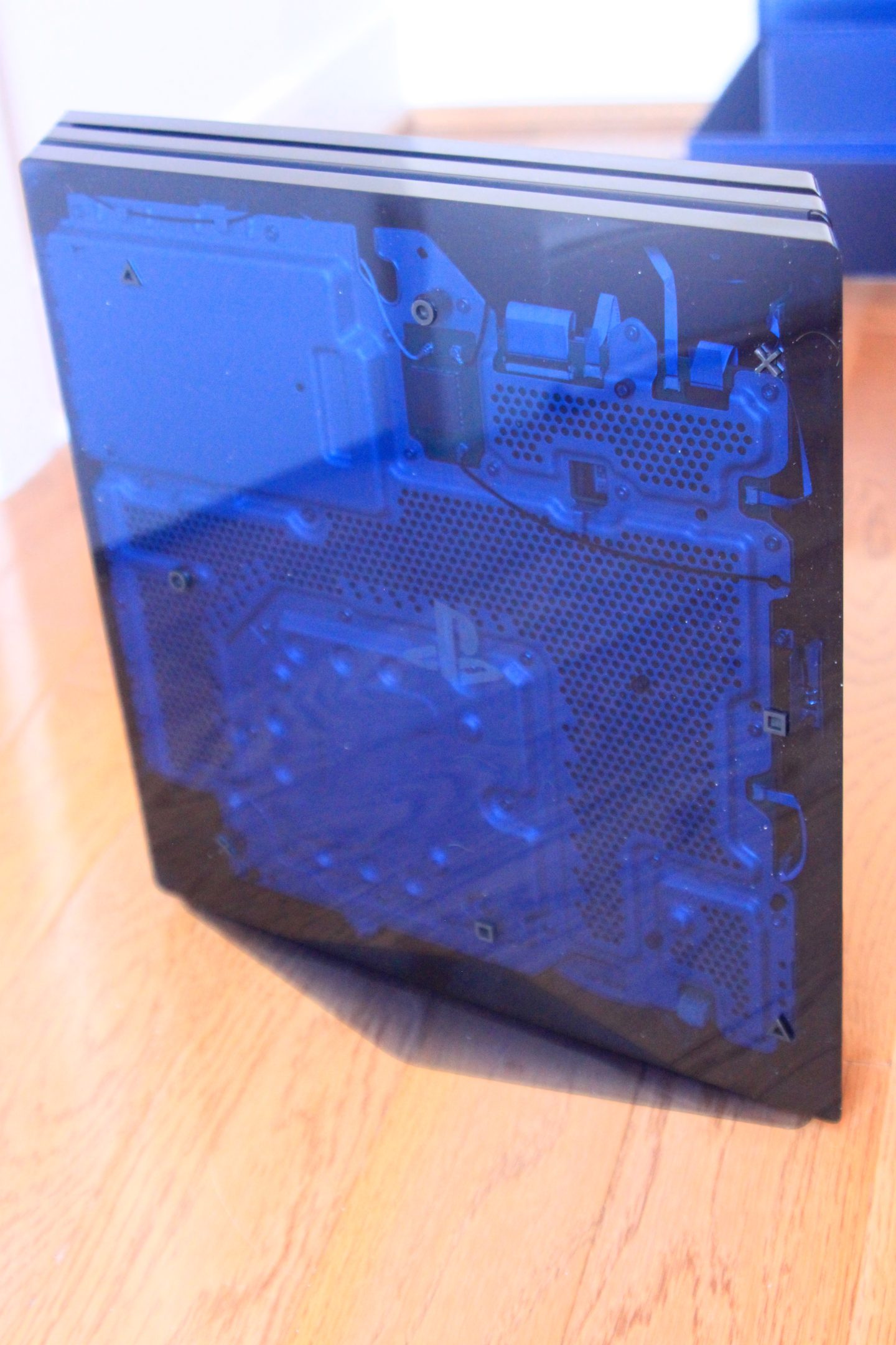 Unboxing Sony’s “500 Million Limited Edition PS4 Pro” - Ars Technica