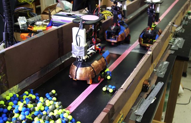 Robots make like fire ants and dig into 3D printed spheres.