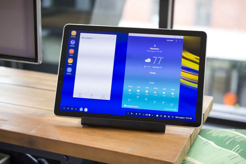 Samsung Dex can be used with or without an external monitor.