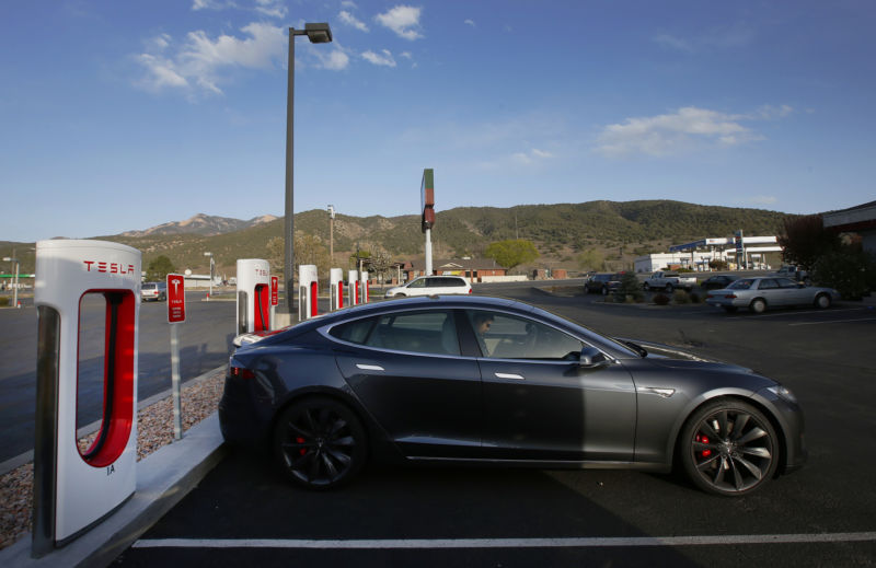 A Tesla Motors Inc. Model S P85D vehicle sits plugged in at a charging station in Nephi, Utah, on Tuesday, April 7, 2015.