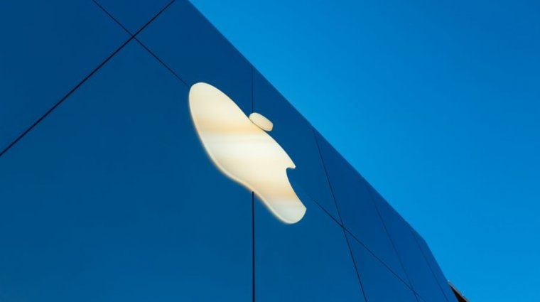Apple boosts employee pay as workers attempt to organize