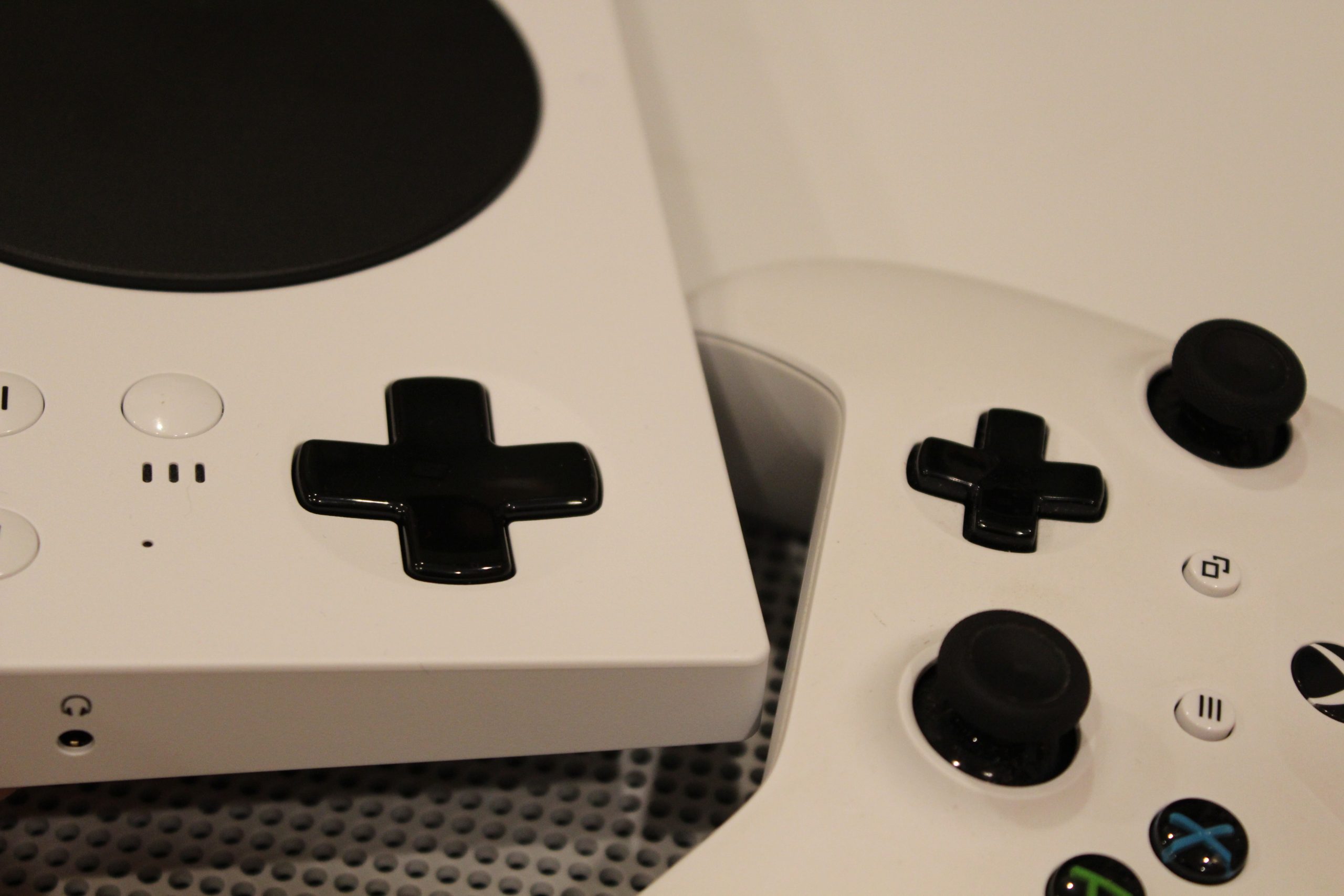 Xac Xbox Adaptive Controller is now out—and we go hand, foot, fingers, and ...