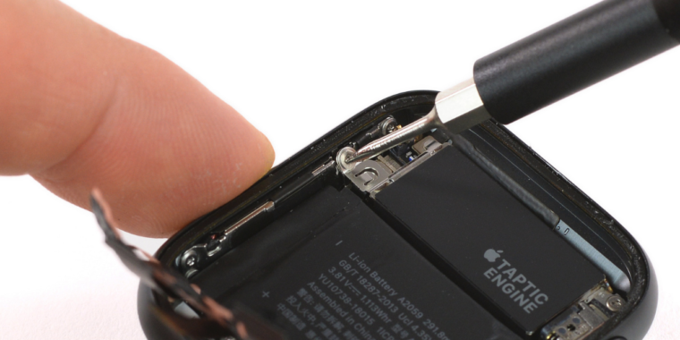 photo of Apple Watch Series 4 teardown reveals battery changes, reimagined interior image