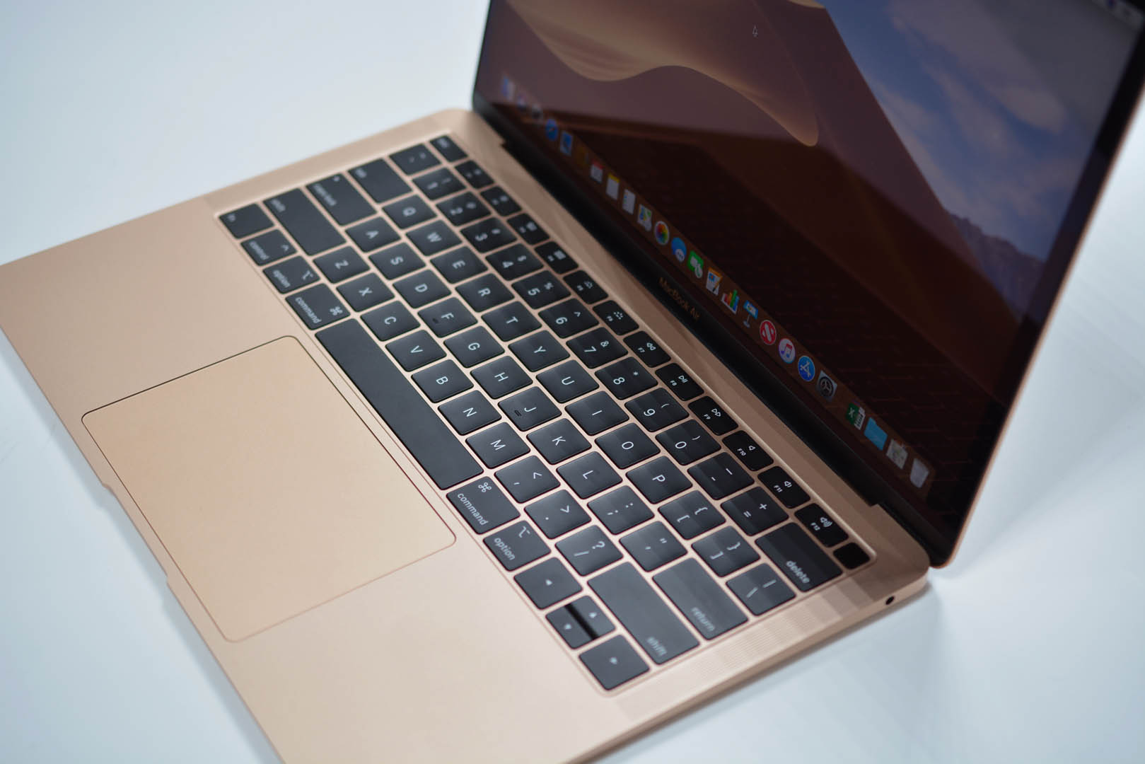 MacBook本体 Mac mini 2018 PkpRKZxEaYKqBepDNLKEr8.jpg