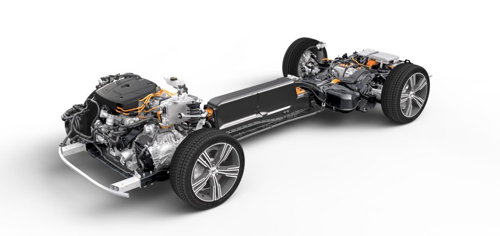 This is the S60 T8 powertrain. The 2.0L engine is above the front axle (left of the image), with the battery pack extending the full length of the wheelbase.