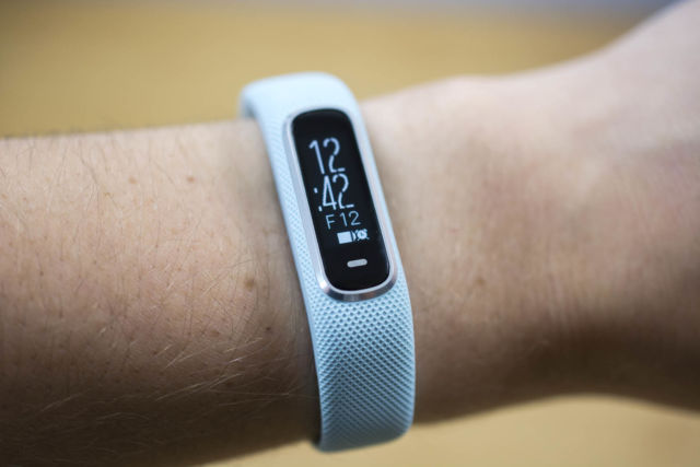 Garmin review: An affordable band for easy fitness, SpO2 data | Ars Technica