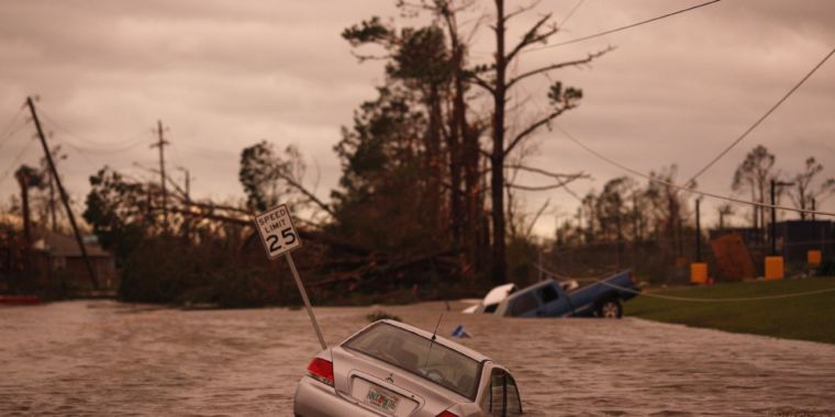 photo of Verizon fiber suffered “unprecedented” damage from Hurricane Michael image