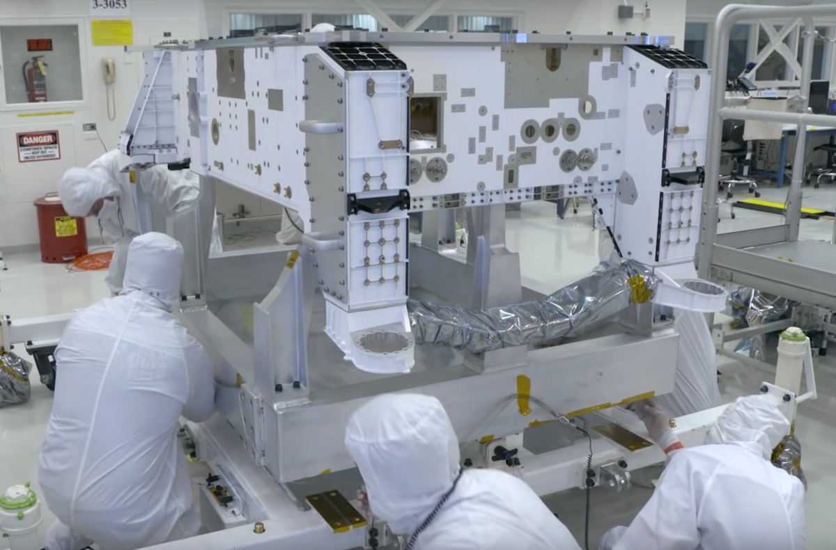 Nasa Rover Chassis New Mars rover gets high-tech paint job for harsh conditions on Mars ...
