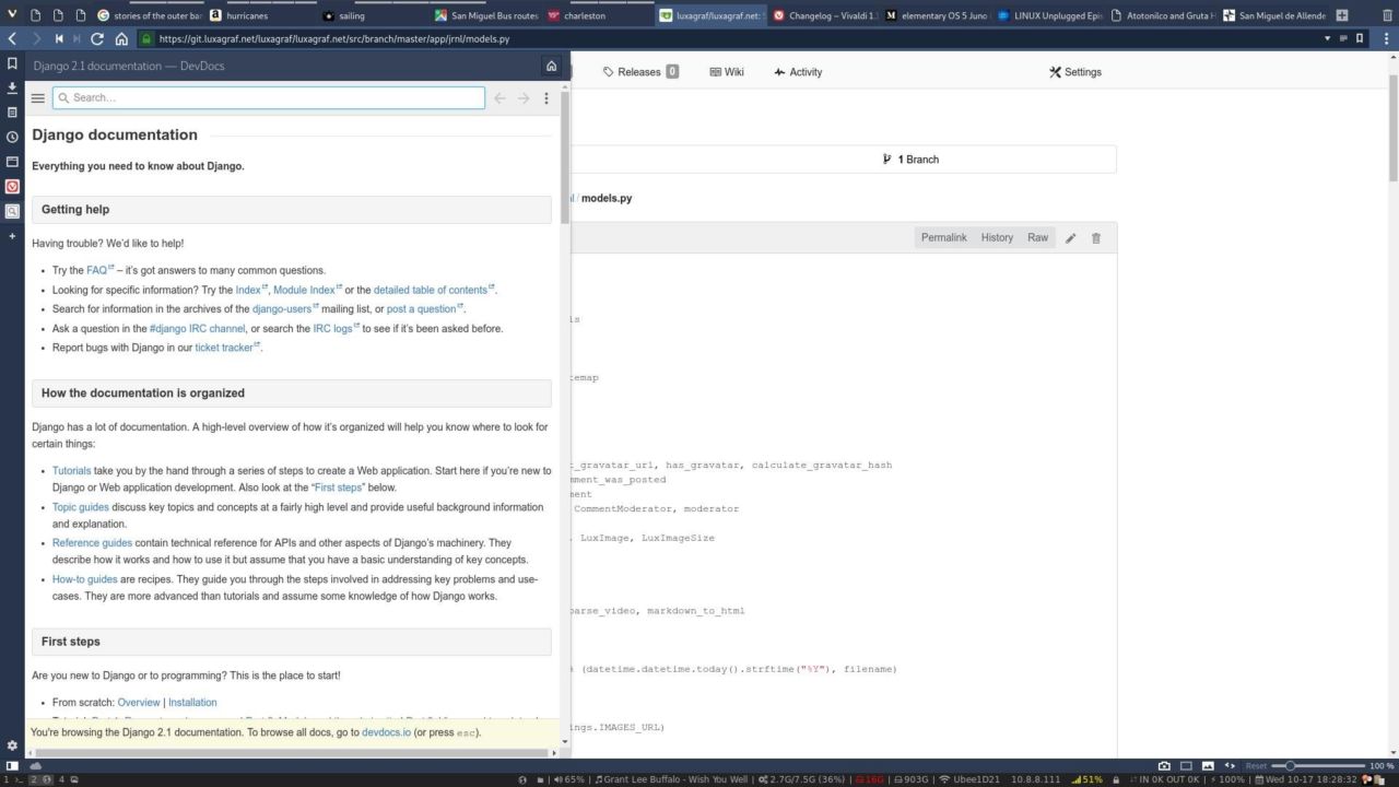 Buscar cosas en la documentación de Django (a través de DevDocs.io) mientras se revisa el código, un uso práctico para los paneles web.