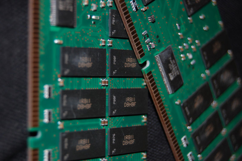 Image of CMOS RAM chips.