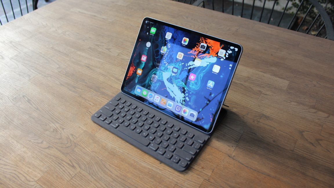 iPad-Pro-2018-smart-cover-lap-
