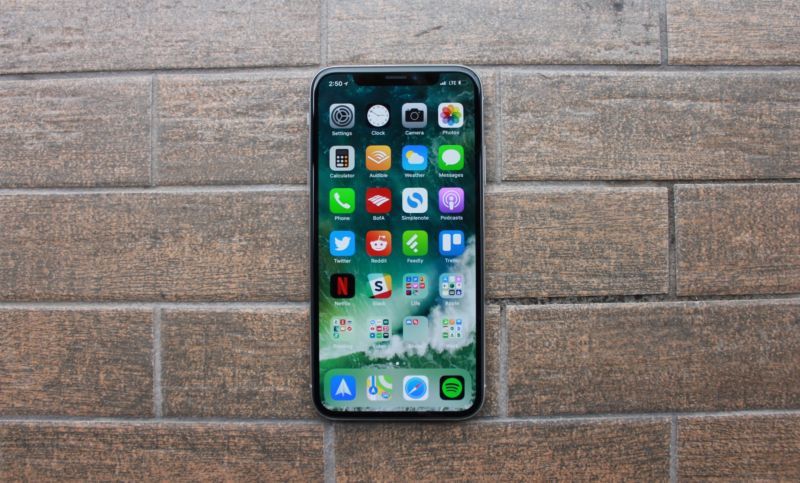 Apple changes irresponsible iPhone X touchscreen for free.