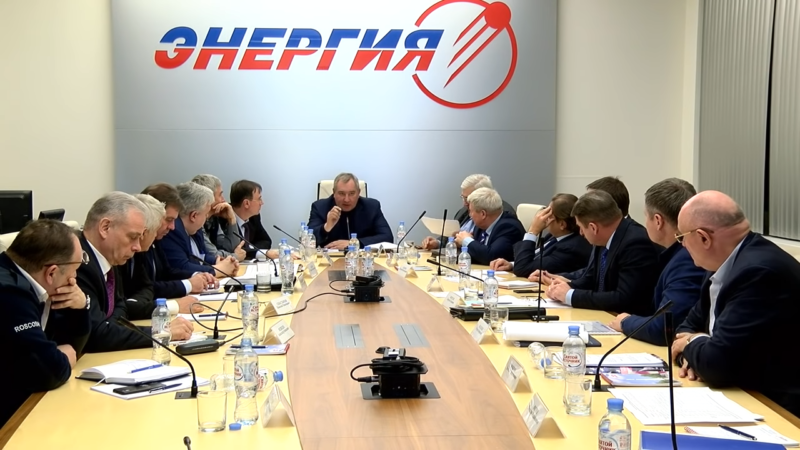 Dmitry Rogozin, responsable de Roscosmos, rencontre les dirigeants de la société au RSC Energia.