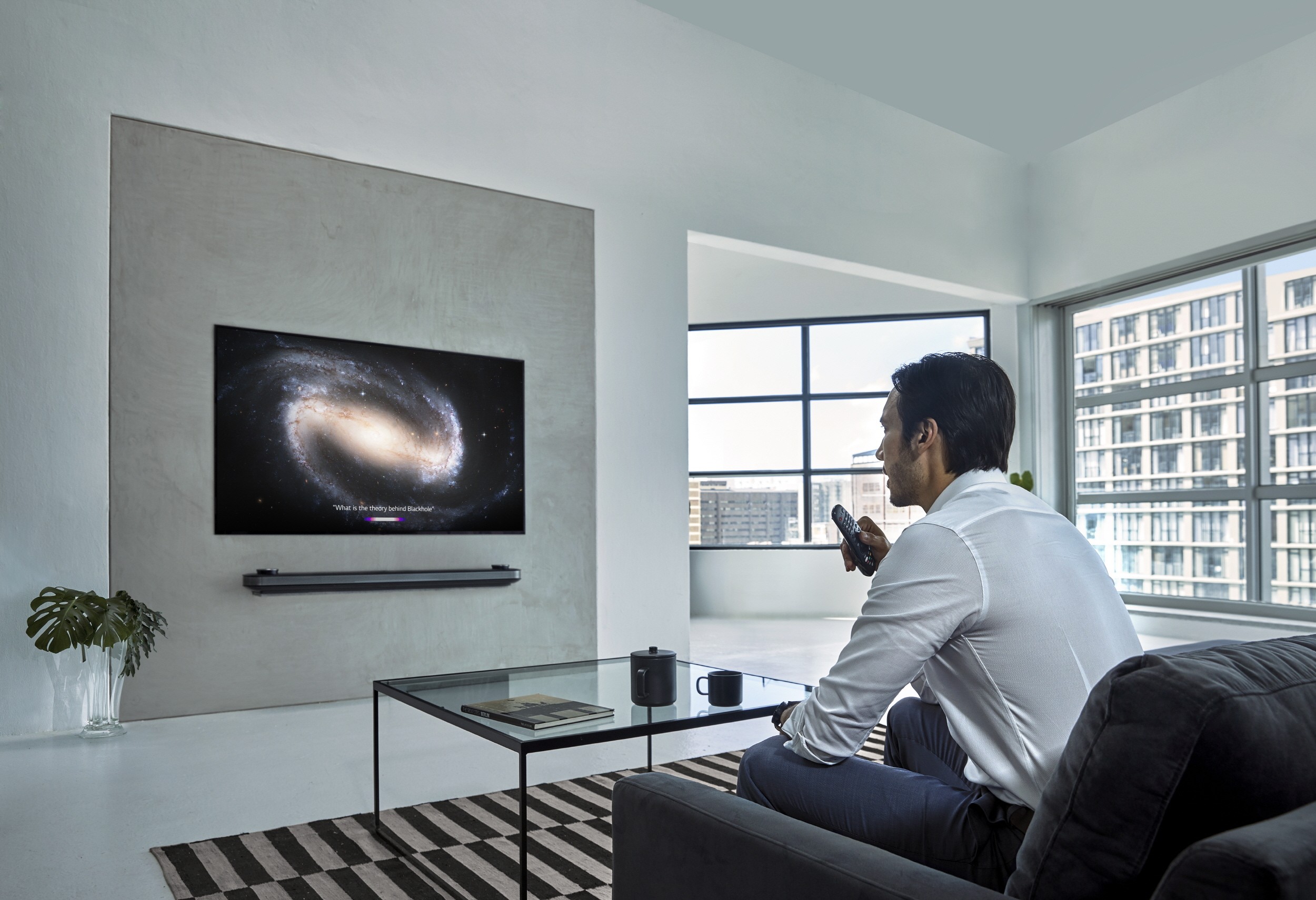Лучшие телевизоры в мире. Телевизор LG 2018. LG z9 88-inch 8k OLED. LG THINQ TV. LG телевизоры 2019.