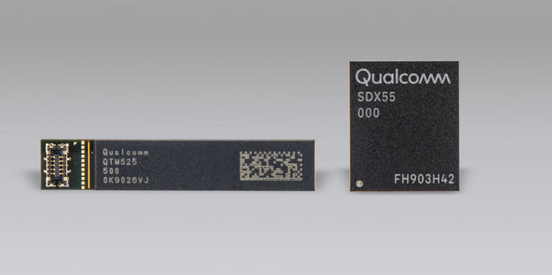 Qualcomm's new QTM525 5G mmWave antenna module and Snapdragon X55 5G modem.