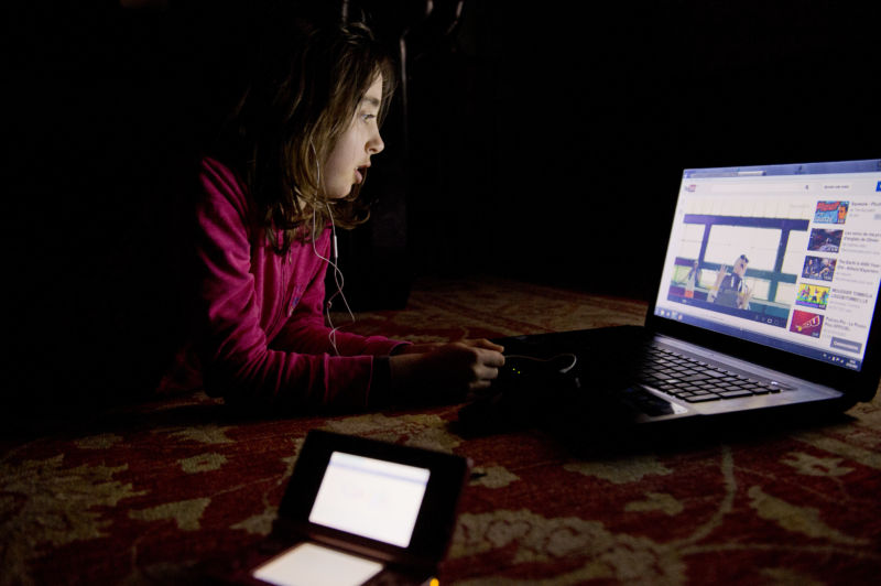 A girl watches a video on youtube.