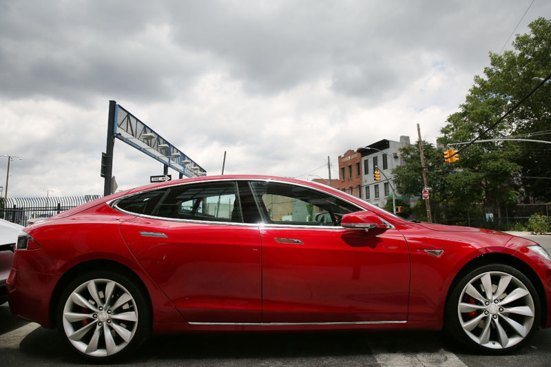 In 2017, the feds said Tesla Autopilot cut crashes 40%—that was bogus