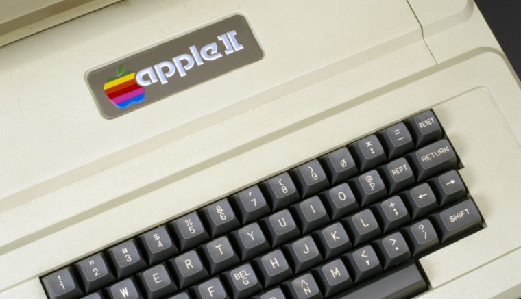 Photograph of a keyboard of a late '80s/early '90s computer.