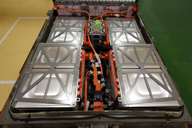 Electric car batteries might be worth recycling, but bus batteries aren