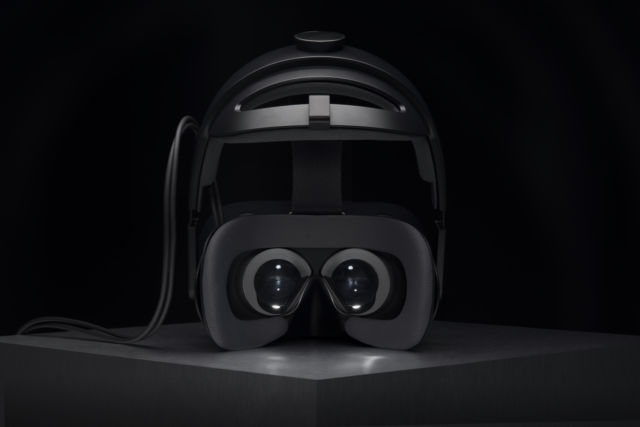 Retina resolution headset puts the “reality” into “virtual reality 