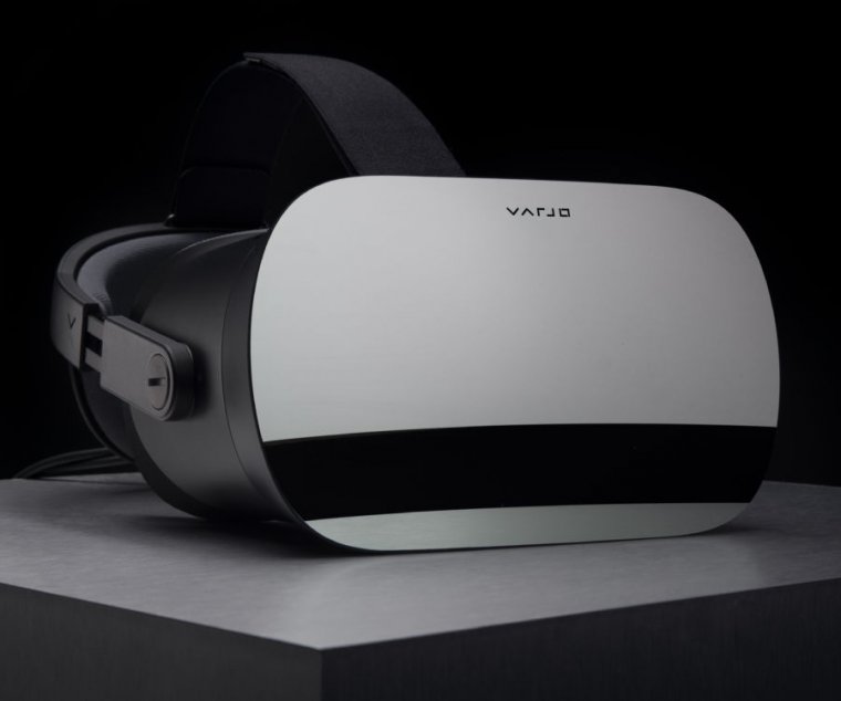 Retina resolution headset puts the “reality” into “virtual reality