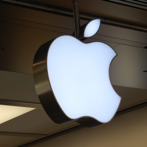 Apple’s value soars to a record $2 trillion - Ars Technica