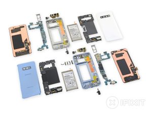 iFixit opens up the Galaxy S10, revealing tiny in-display