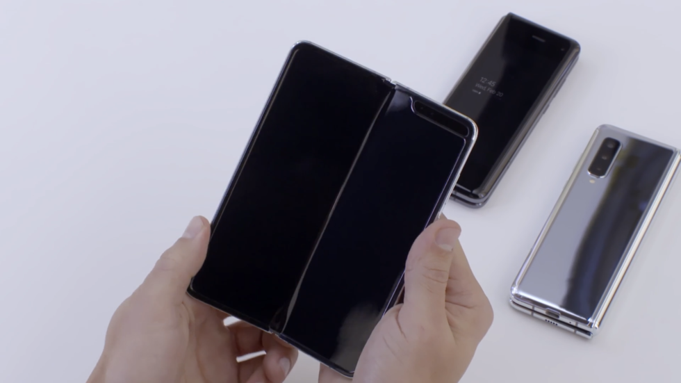 The Galaxy Fold mid-fold. How is this screen going to hold up over time?