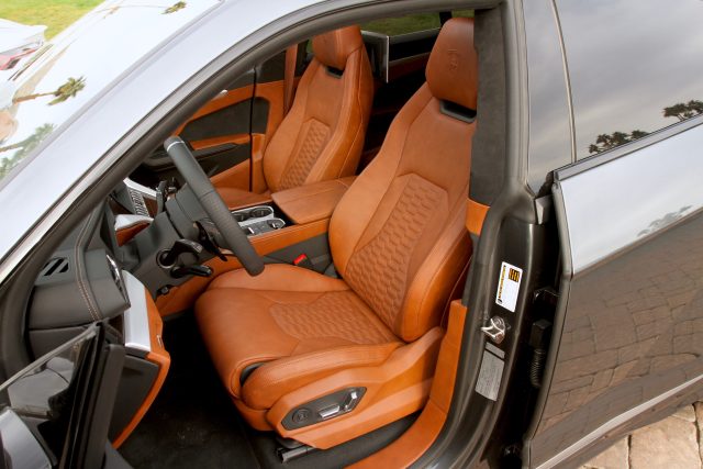 Lamborghini Urus interior