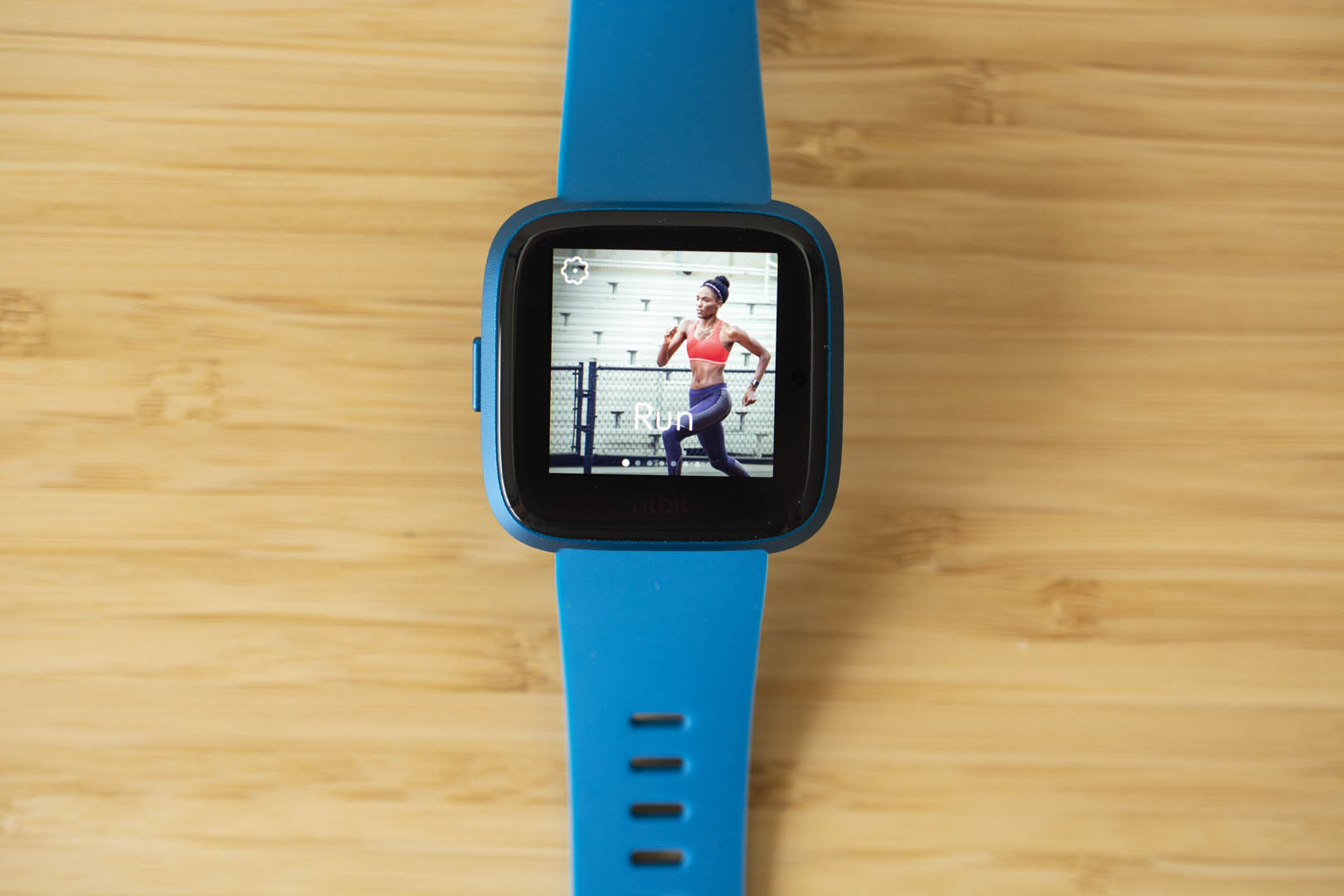 Fitbit Versa Lite w/ acc! Amazon.com: Fitbit Versa Lite Smartwatch,GPS,Charcoal/Silver  main image 2