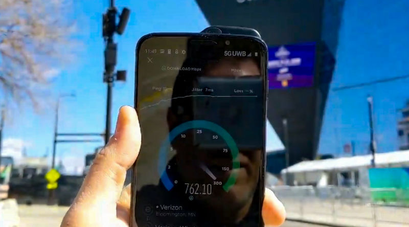 Watch A Verizon 5g Phone Hit Speeds Faster Than Your Home Internet Ars Technica