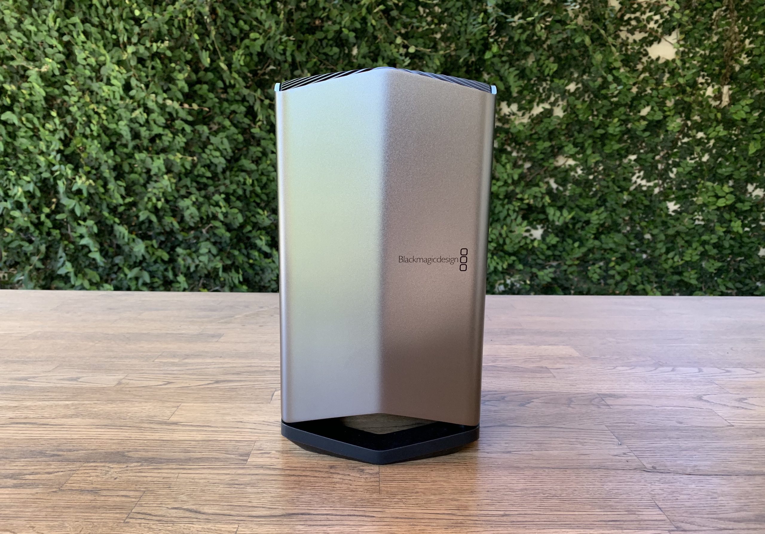 Blackmagic eGPU Pro mini-review: Quiet, fast, and extremely expensive—like  a Mac - Ars Technica