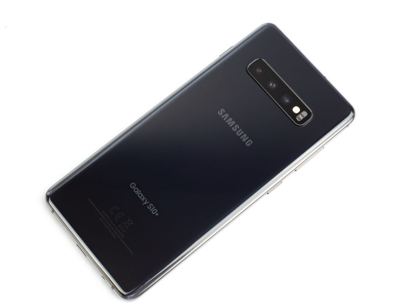 Pictures of the Galaxy S10.