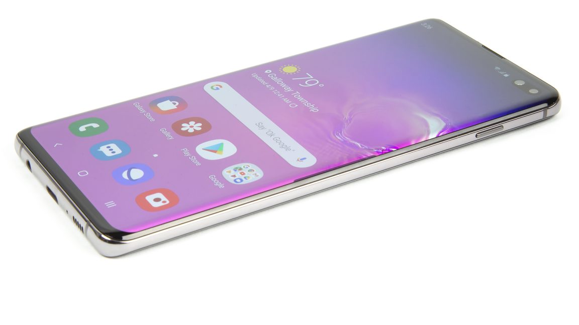 Pictures of the Galaxy S10.