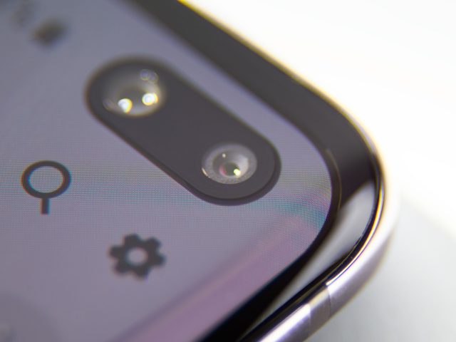 Pictures of the Galaxy S10.