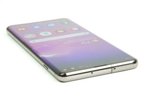 Pictures of the Galaxy S10.