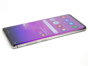 Pictures of the Galaxy S10.